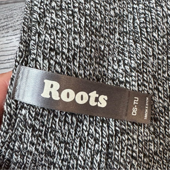 Roots Canada Deluxe Scarf NWOT - Picture 5 of 7